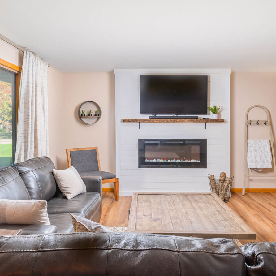 Stadium District | Resch | 3 BR | Sleeps 8