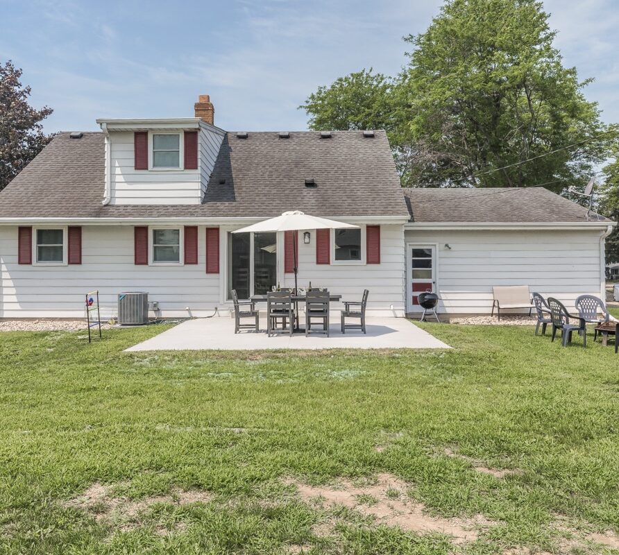 Explore the cozy charm, spacious layout, and unbeatable location of our Green Bay getaway—just steps from Lambeau Field.