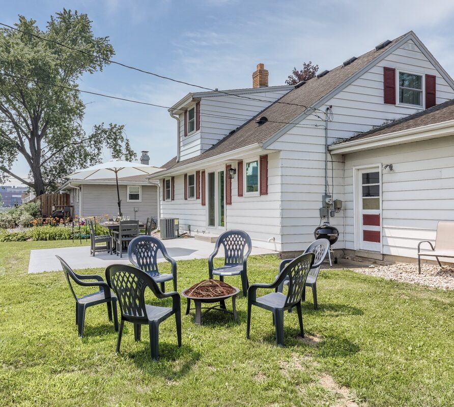 Explore the cozy charm, spacious layout, and unbeatable location of our Green Bay getaway—just steps from Lambeau Field.