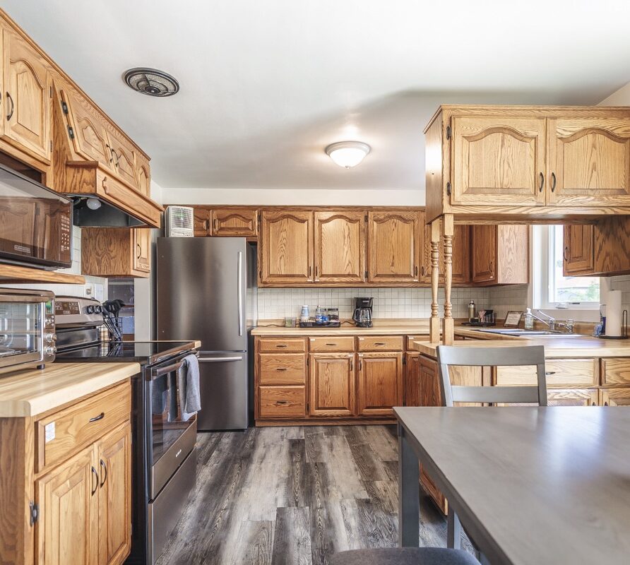 Explore the cozy charm, spacious layout, and unbeatable location of our Green Bay getaway—just steps from Lambeau Field.