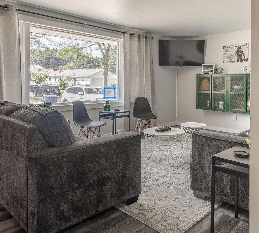 Explore the cozy charm, spacious layout, and unbeatable location of our Green Bay getaway—just steps from Lambeau Field.